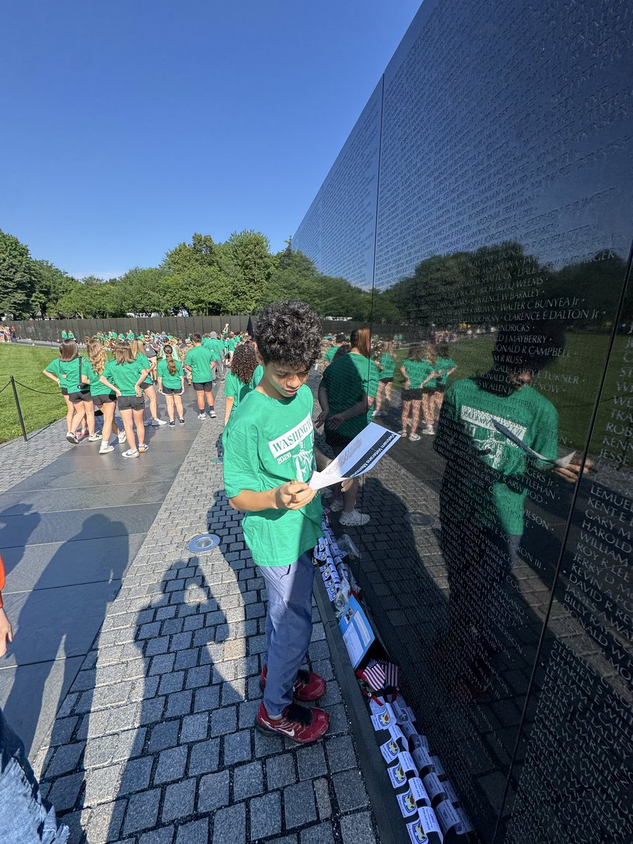 ksamples14's tweet photo. DC Bus #2 - Vietnam Wall @MVMiddle https://t.co/cun8fl6zzq