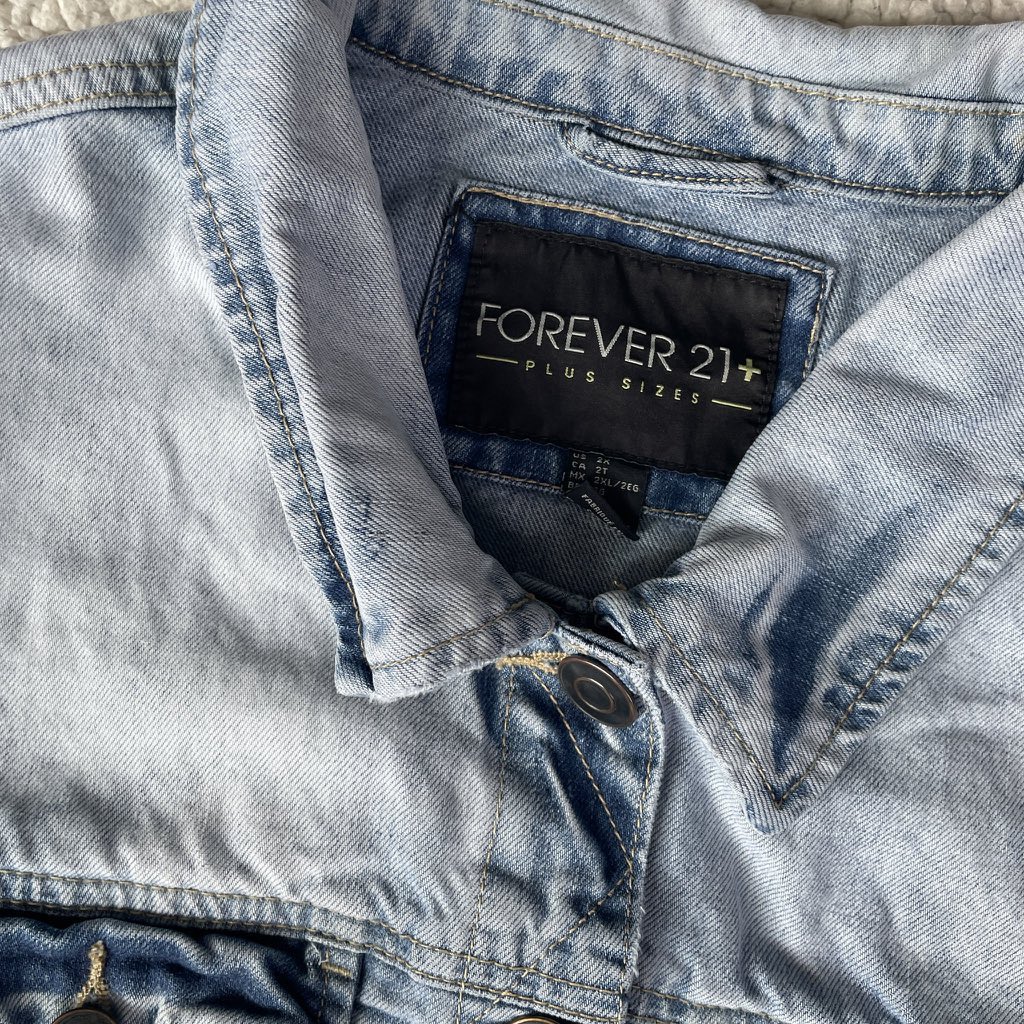 2Az_shop's tweet photo. เสื้อแจ็คเก็ตยีนส์ forever21

Size: อก44 ยาว 20

Price: 180.-

#เสื้อผ้ามือสอง #ส่งต่อเสื้อผ้ามือ2 #ส่งต่อเสื้อผ้ามือสอง #ส่งต่อเสื้อผ้า #vghbkk #stylistshop #ส่งต่อuniqlo #ส่งต่อhm #เสื้อแจ็คเก็ตยีนส์ #แจ็คเก็ตยีนส์ #ส่งต่อforever21 https://t.co/hUwp4bkHiV