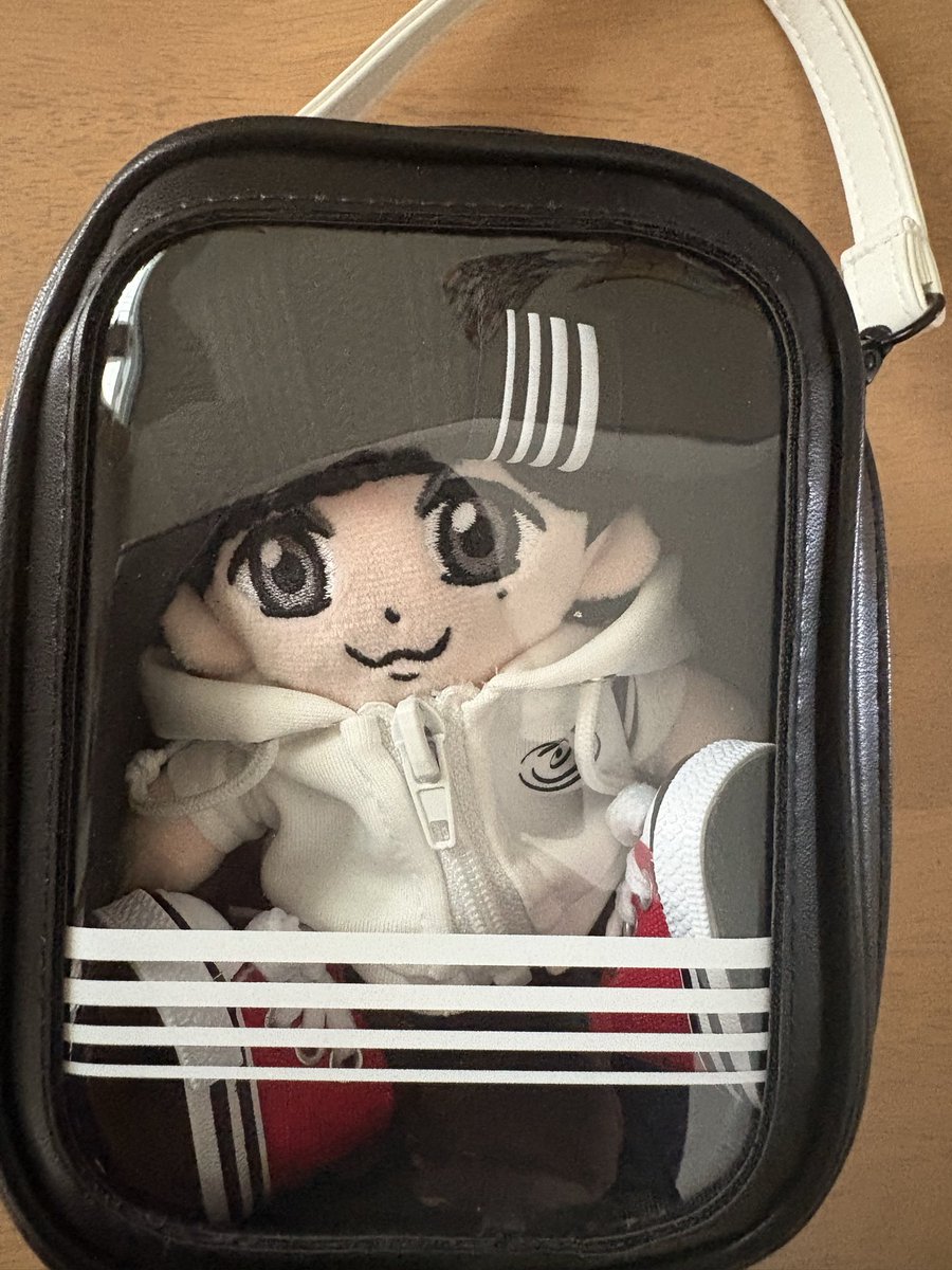 punyan89's tweet photo. 6月の武道館は雨降らないといいなー

雨だったら、ちぃましゃは置いてく

しかし…
みっちり入ってて暑そうだ…😅 https://t.co/g4xv3lB2tN