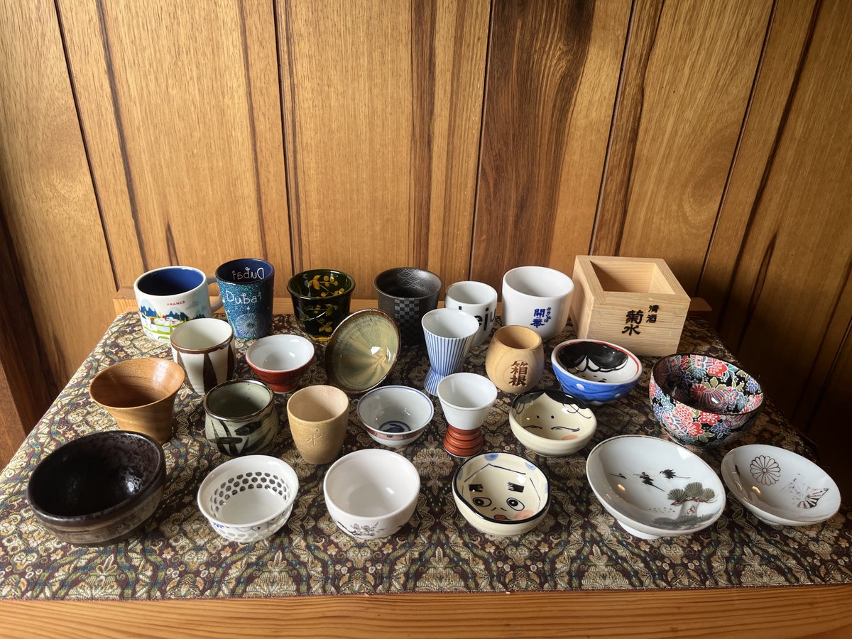 PaprikaGirl_JP's tweet photo. Ochoko (おちょこ) are little drinking cups for sake. They come in many sizes and materials. Some are specific to the location in which they were made. Some from gift shops, some from antique stores. My guests choose the one they like for sipping sake at my home! https://t.co/WjyRqXwf0c