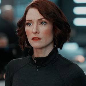SamathaArias's tweet photo. Alex Danvers 
Mais velha das Danvers 
Policial 
Namora Sam 
Ex da Kelly https://t.co/U6dXkHvymh