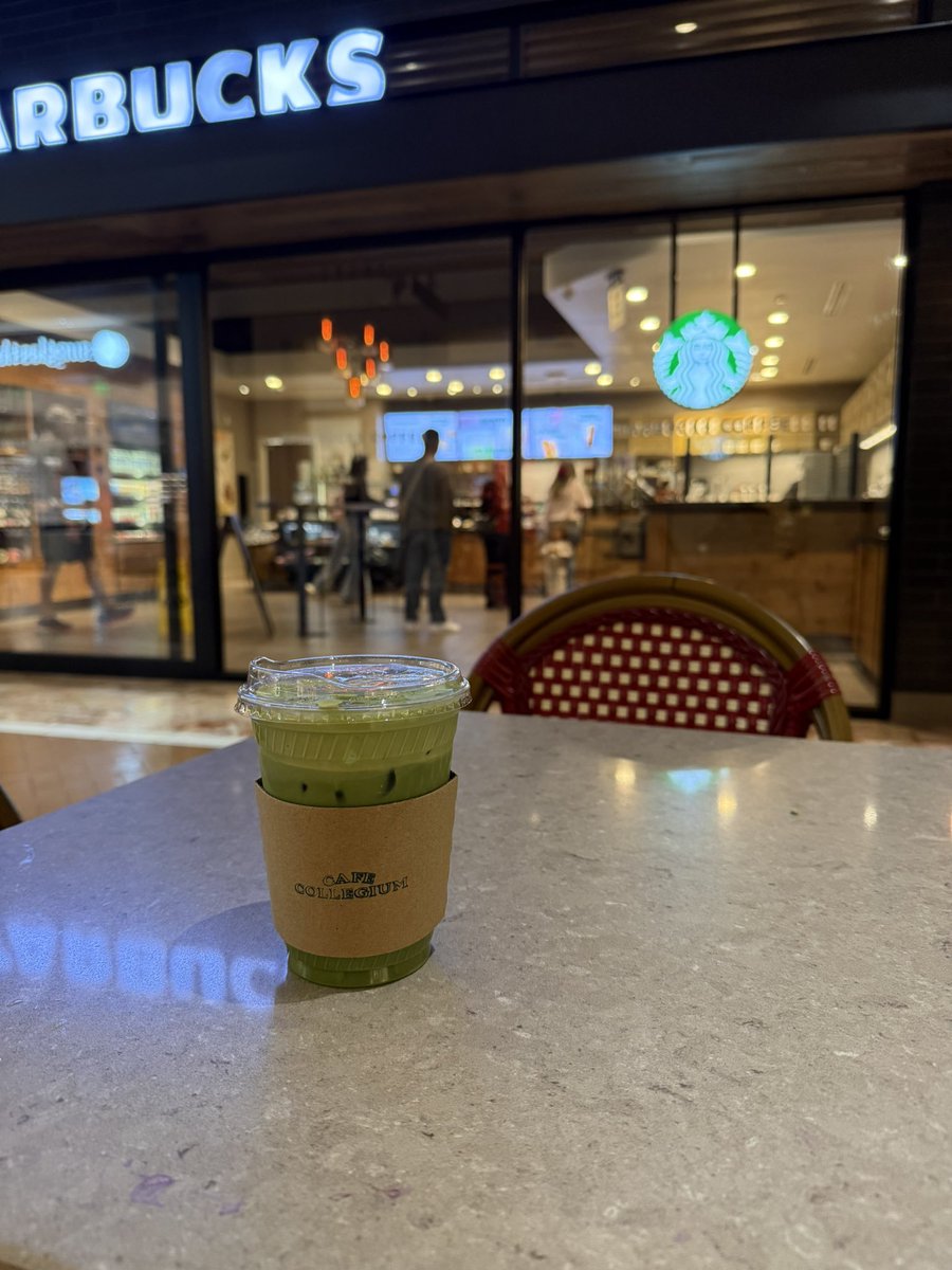MatthewGarza_'s tweet photo. cucking these starbucks employees https://t.co/r2UFI2nF6I
