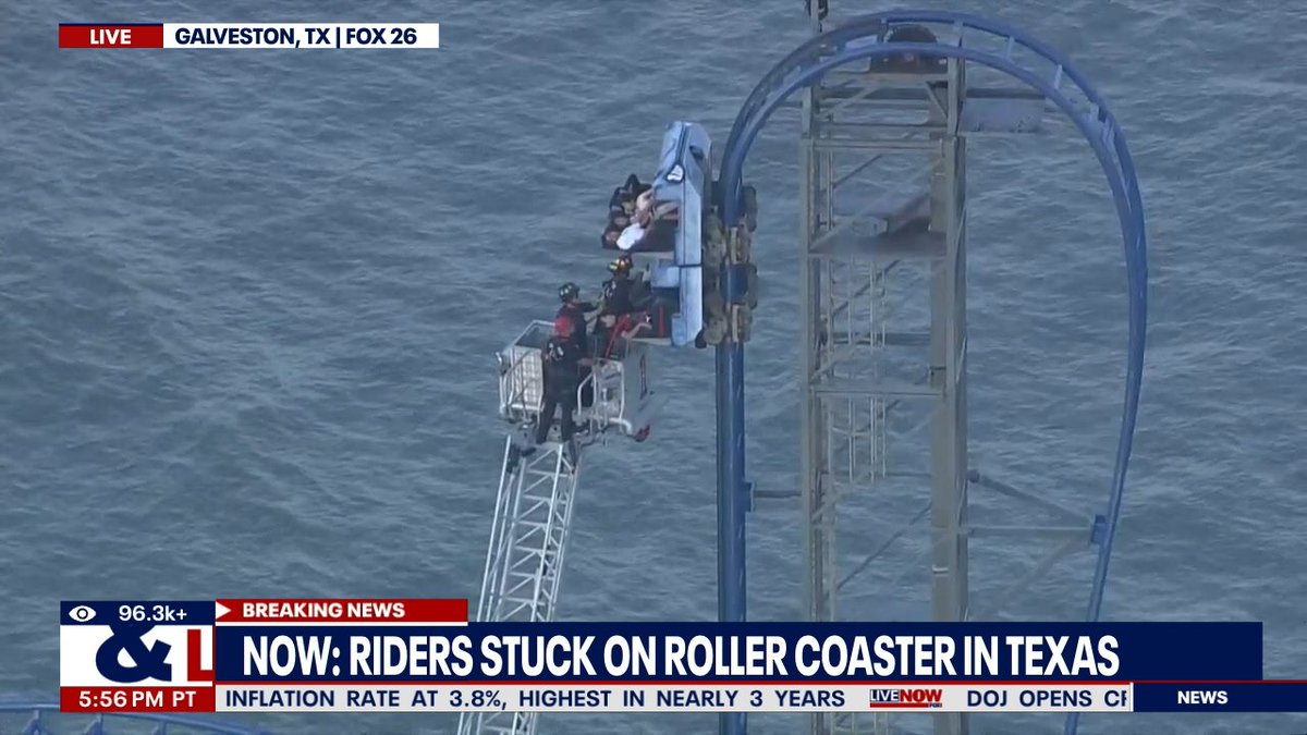 ItsAndyMac_'s tweet photo. 😳😳😳

Rescue underway as a roller coaster gets stuck 100ft up on a pier in Galveston, TX. WATCH: https://t.co/i4w9uAQ7Yo @livenowfox https://t.co/d7MYOpRTH1