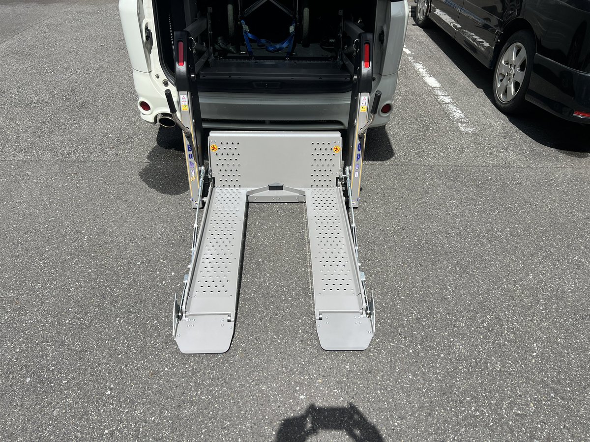 OfficeShimizu's tweet photo. 昇降リフト装置体験試乗🚌
おはようございます☀️

ヤナセ新宿支店様のご依頼により、
Mercedes-BenzV-Class Long
にて昇降リフト装置の取付を
ご検討されているお客様に来社頂き、
OPENBABYLIFT、BABYLIFTの
体験試乗をして頂きます。

#ヤナセ新宿支店
#メルセデスベンツ
#オフィス清水 https://t.co/uMcFbU7mJO
