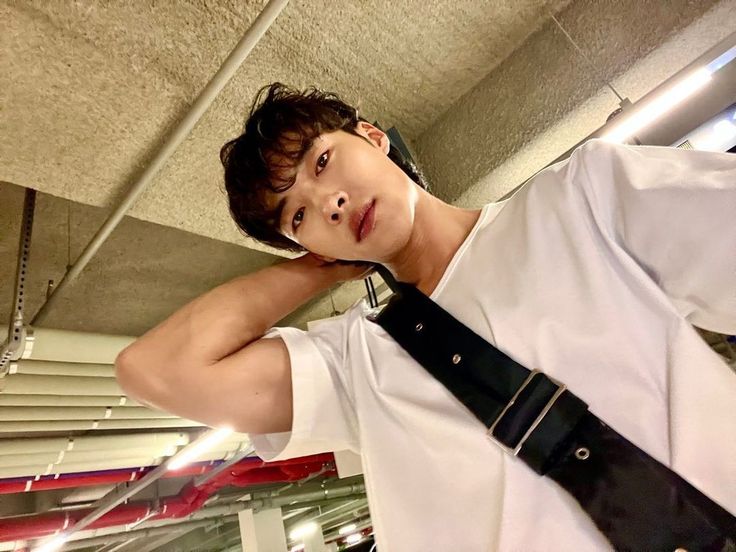 ffuckyo's tweet photo. @ladybugsharkcat @dianna_batiista @thefinalgirl_ eu não sou hater do cha eunwoo galera, é só que a aparência dele não me agrada muito https://t.co/OLZ76qs73Q