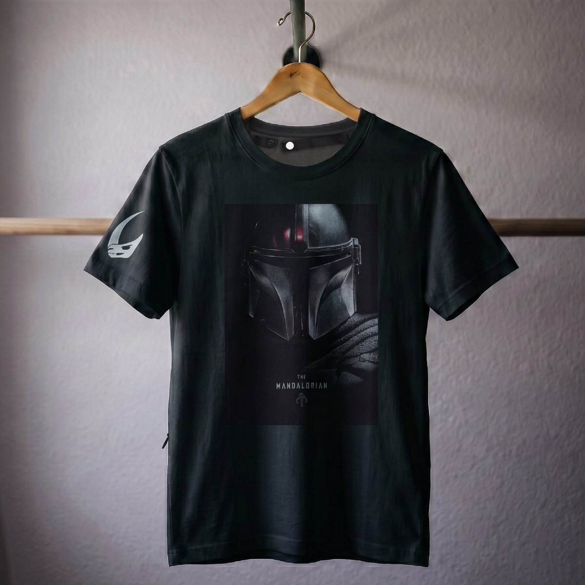 starwarsjapan's tweet photo. 空調服®より #スターウォーズ デザインの
スターターキット＆Tシャツが登場⚡️

デザインは＜各2種＞
🔴ダース・ベイダー
🟤マンダロリアン

それぞれの世界観をデザインに施した特別仕様

空調服®公式ECサイト限定にて販売中
https://t.co/VFlCh53OF8 (外部サイト) https://t.co/YVksl2Hqev