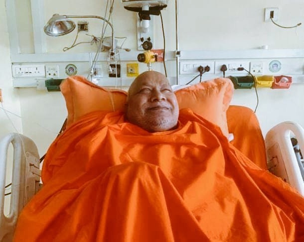 shivaxind's tweet photo. मृत्यु अंतिम सत्य है एक दिन सबको जाना है यहां कोई अमर नहीं है! बस कुछ लोगों के बीमार होने पर दुआ करते हैं और कुछ पर मजाक उड़ाते हैं!

प्रेमानंद महाराज की तबियत स्थिर बनी हुईं है हर कोई शीघ्र स्वास्थ्य की कामना कर रहा है! वहीं रामभद्राचार्य जब बीमार होते हैं लोग मजाक बनाते हैं क्योंकि,

रामभद्राचार्य ने हमेशा ढोंग ,पाखंड, और जातिवाद किया है वहीं प्रेमानंद महाराज इन सबसे कोसों दूर हैं! चाहे कितना भी जाप कर लो एक दिन आना सबको विज्ञान और मेडिकल साइंस के नीचे ही है!