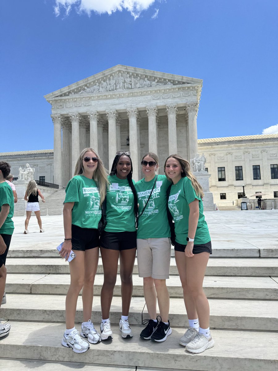 ksamples14's tweet photo. Bus #2 - Supreme Court @MVMiddle https://t.co/c8Dg0qmOU7