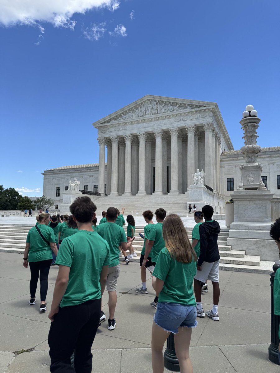 ksamples14's tweet photo. Bus #2 - Supreme Court @MVMiddle https://t.co/c8Dg0qmOU7