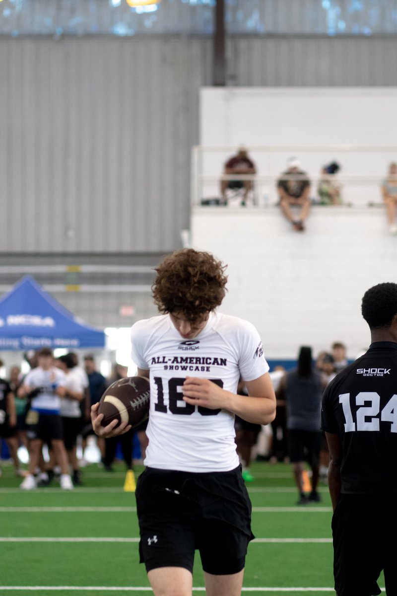 _3van2certified's tweet photo. I had a great time at the You Are Athlete National showcase is Houston last weekend. There was a lot of quarterbacks so didn’t get a lot of reps but made the best out of it. @youareathlete #roi https://t.co/rRdOI0tZWx