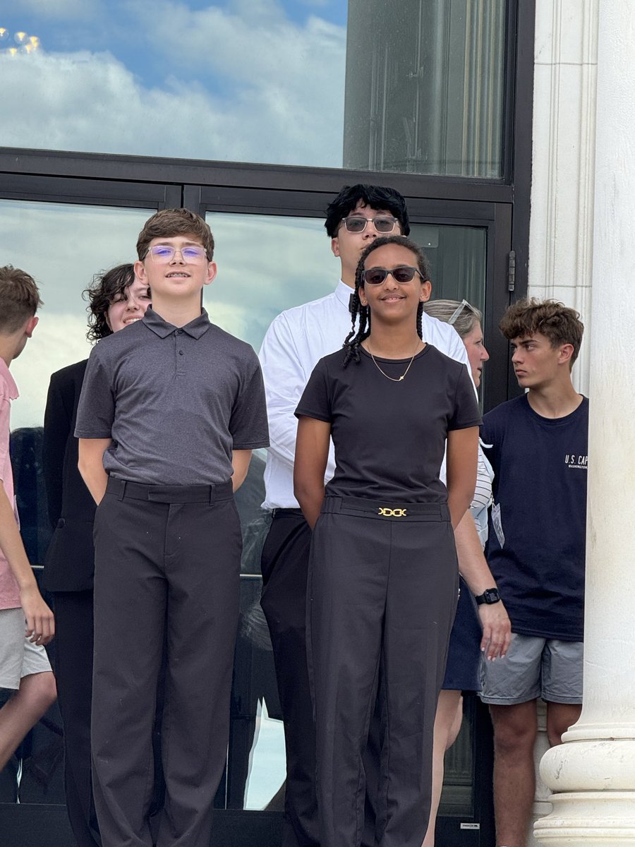 ksamples14's tweet photo. Bus #2 - Arlington  @MVMiddle https://t.co/1gv7TpOT0K