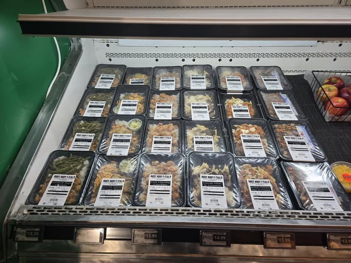 kmdvl06's tweet photo. We have officially RESTOCKED our famous [nutritious, grab-and-go] Busy Body meals, and they are already disappearing faster than we can unpack them! 

#BusyBodyMeals #MealPrepMadeEasy #RestockAlert #HealthyAndConvenient #GrabAndGo #ShopLocal

https://t.co/SvGHAyXW0O https://t.co/Lqbu4k6Bf3