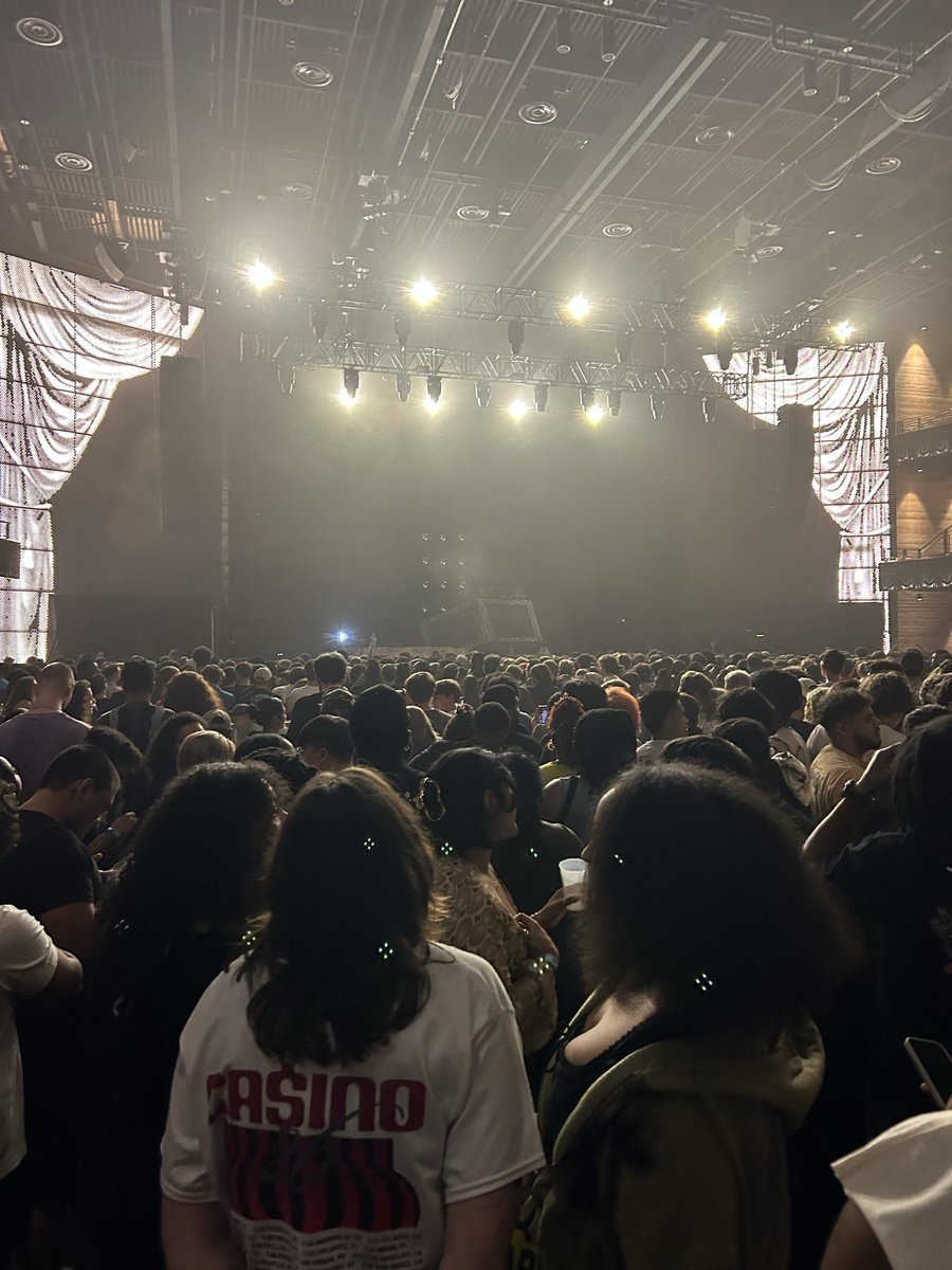 Sam4TR's tweet photo. DC crowd before the Baby Keem show:

“F—— Trae Young!” https://t.co/KFTUpNSsjD