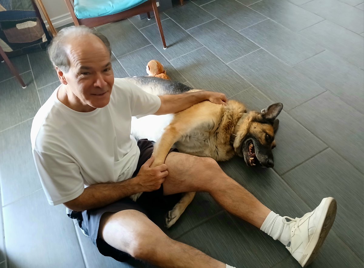 ScalaJoseph's tweet photo. Great #MemorialDay #MemorialDay2026 #memorialdayweekend in #Vegas #lasvegas doing the things I love: 4 nights of singing, 3 mornings of tennis &amp; 3 days with my "2nd-favorite" 🥰 #dog on the Planet. @HarrahsVegas https://t.co/86S3qV2t7u
