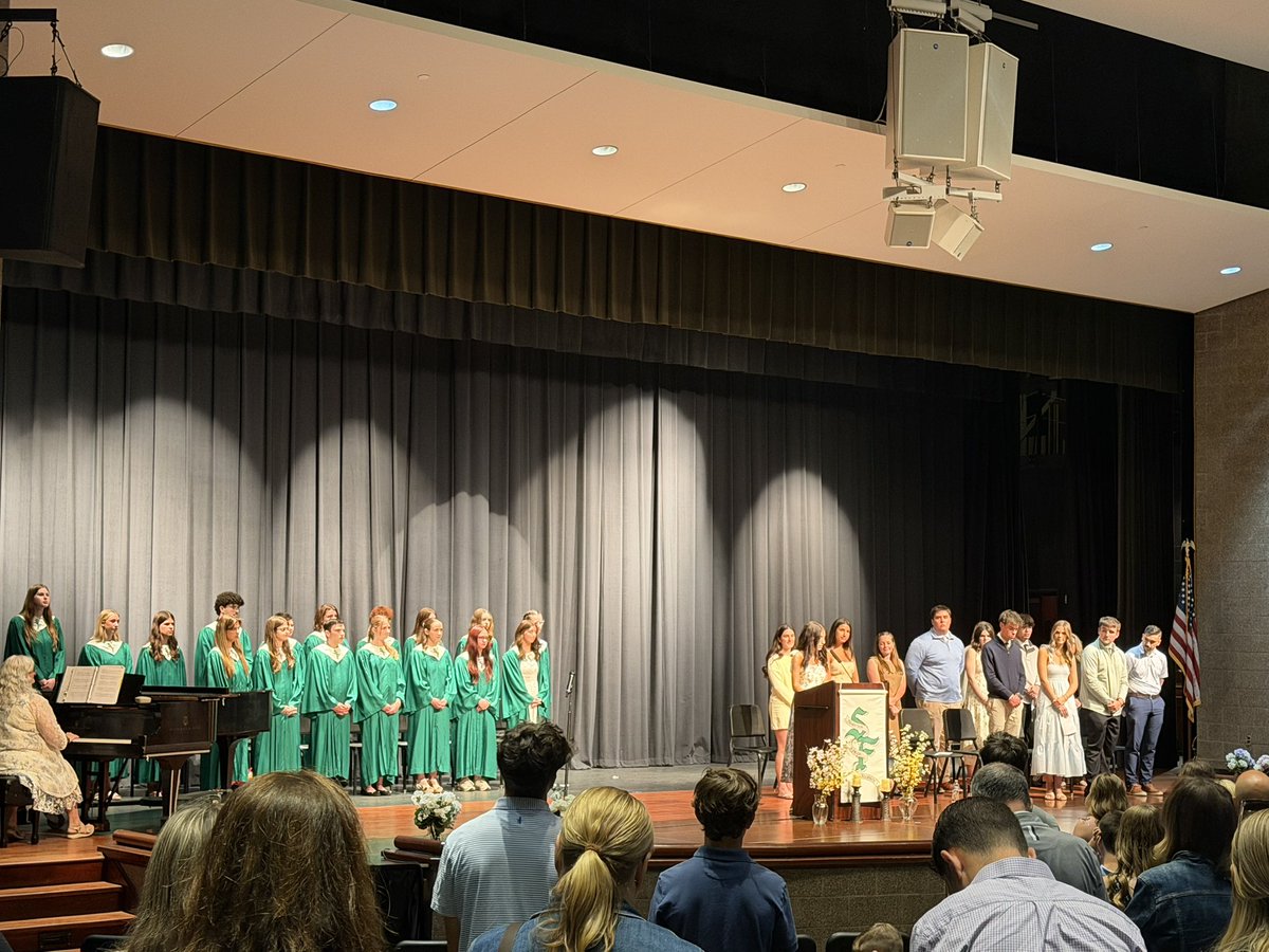ndirdaSF's tweet photo. What a beautiful and powerful experience at our SF Class of 2026 Baccalaureate ceremony! Special thanks to Mrs. Willetts and Mrs. Shirey for supporting our student leaders in creating an incredible evening for our soon-to-be graduates. Go LIONS! ✔️💚🦁 https://t.co/tAloeVHmWJ