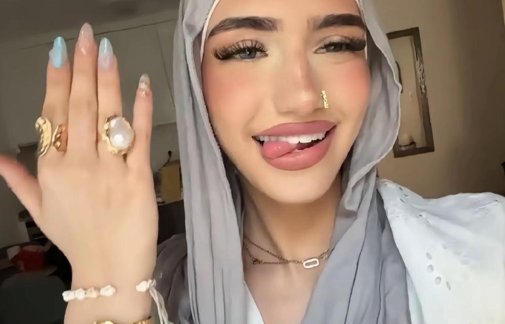 nationbrown3's tweet photo. Hey there #hijabi https://t.co/4XPDbDfRNN