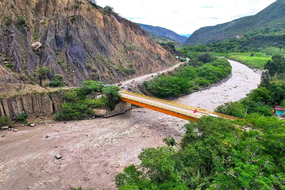 BoyacaLEinforma's tweet photo. Secretaría de Infraestructura de Boyacá realiza inspección técnica a las obras de mantenimiento de la estructura del Puente Pinzón en Soatá

Por alrededor de 3 a 4 días estará cerrado el puente, debido a procedimientos que desarrollará el contratista. https://t.co/DQZGLSVKSs