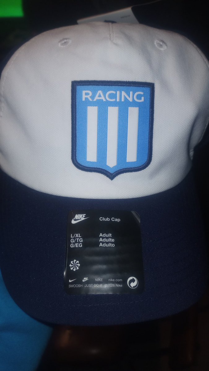 RacingDesign22's tweet photo. Muchachos ligué una gorra.

Alguno sabe como me puedo dar cuenta si es original? Es que el bordado del escudo parece demasiado bueno para ser trucho jaja https://t.co/Wpfl5ejSc5