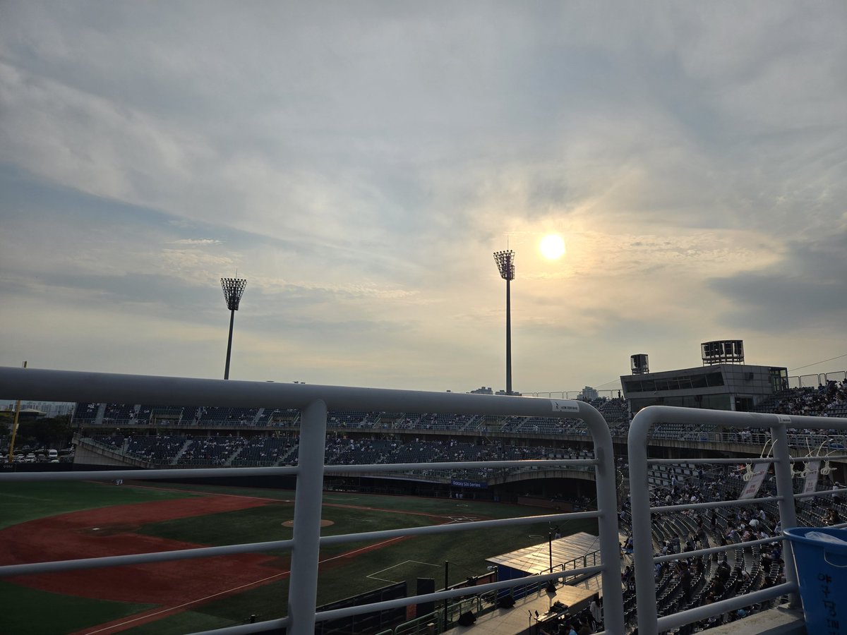 ten_fgo's tweet photo. ⚾️의 계절이라 ⚾️보러다니는중 https://t.co/YyznURLRYq