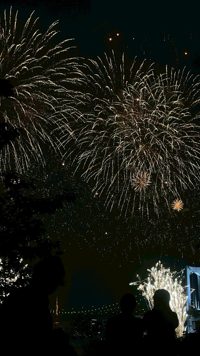 Kaiketsu2022's tweet photo. おはようございます☀️

先週末は、お台場の花火を見てきました🎆
夜は肌寒かったので、ブランケットが大活躍！

綺麗な花火と一緒に、私自身のテンションも
空高く打ち上がりました🚀（笑）

週末に向け、元気に頑張りましょう💪
#企業公式が朝の挨拶を言い合う
#企業公式相互フォロー https://t.co/ng3dSLNjQ6