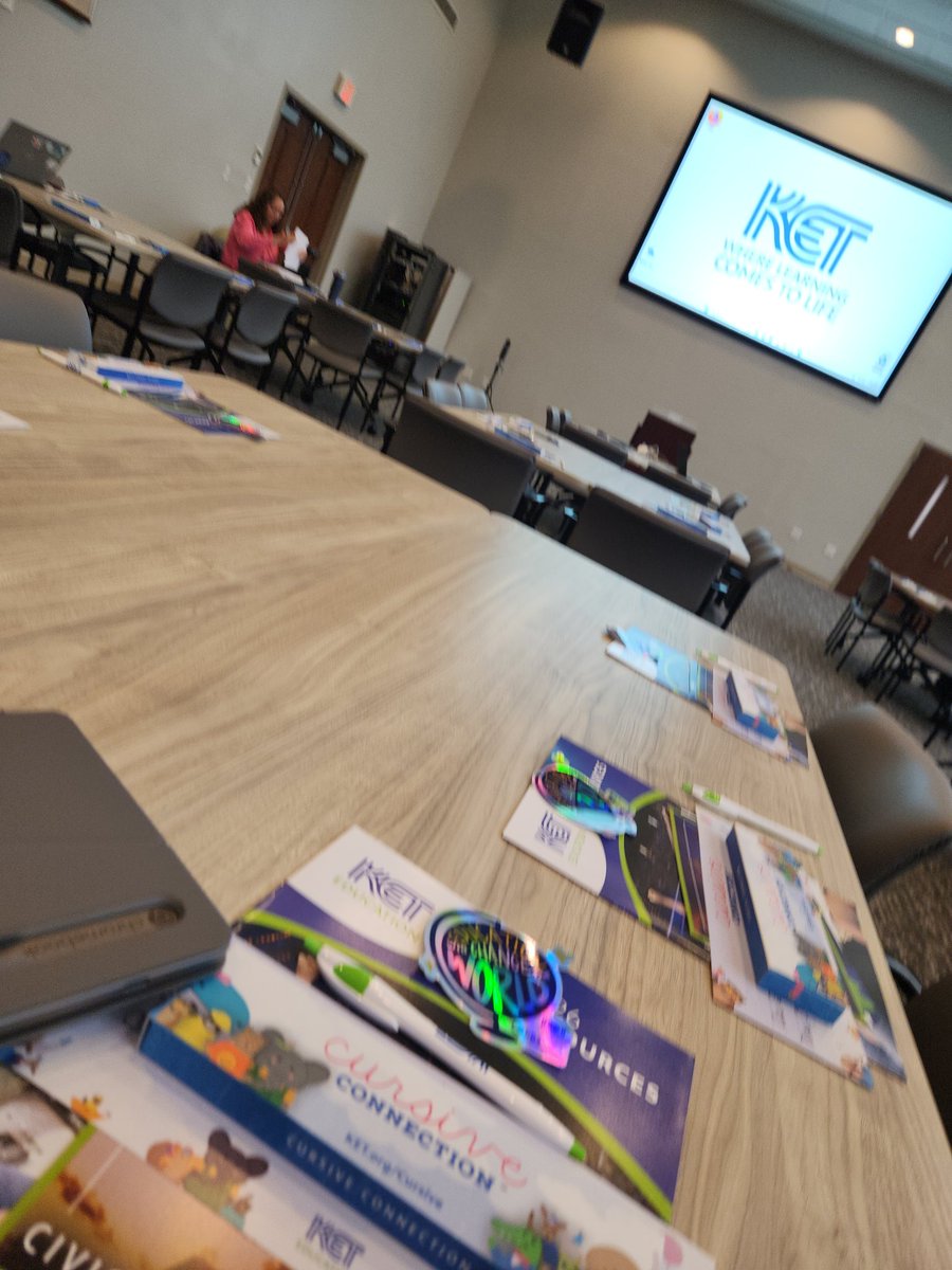 MustangReaders's tweet photo. Library Standards Revision Board Meeting @KET! Today was so fun!! @KEDCGrants @KedcARTS @KingWendy_m @DrJWEvansJr https://t.co/rS3JNyHIoC