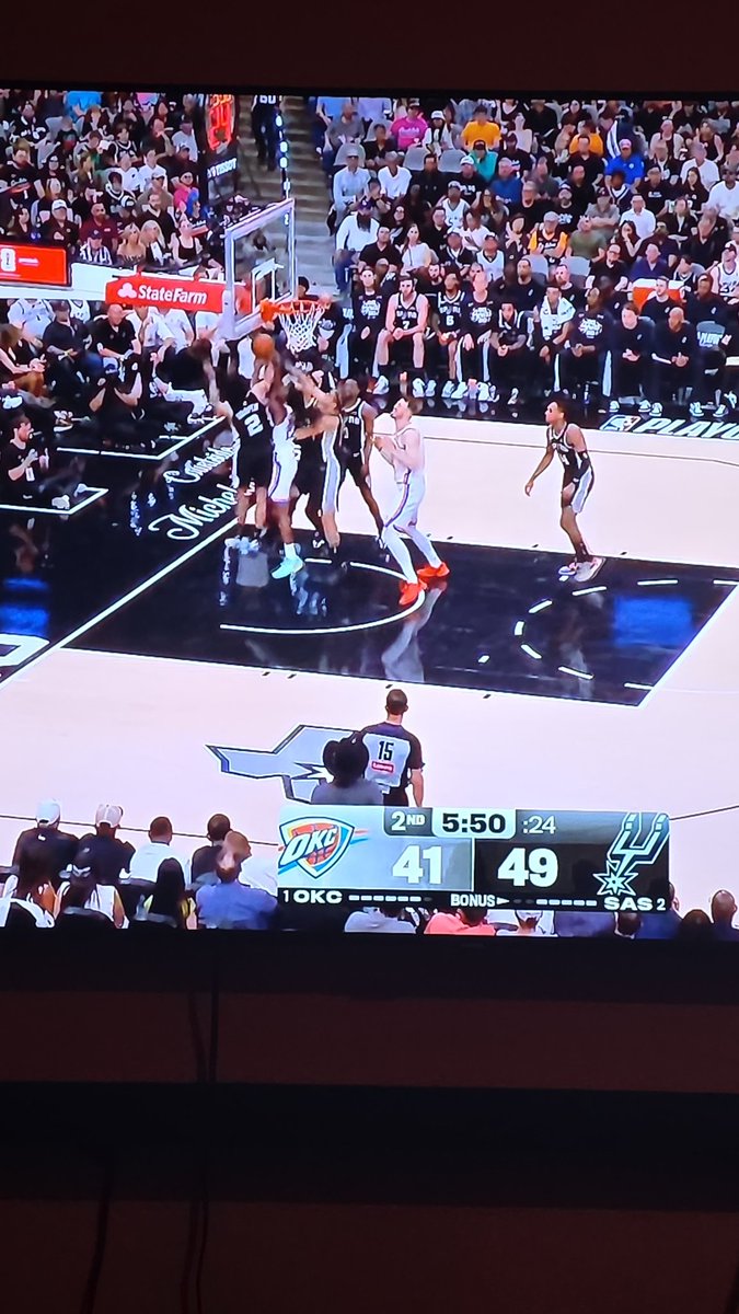 BernieRdz's tweet photo. #NBAENPRIME saludos desdé Nuevo Laredo, a punto de cenar un caldito de res con la familia, disfrutando a nuestros Spurs. https://t.co/o7D0tgmWY4