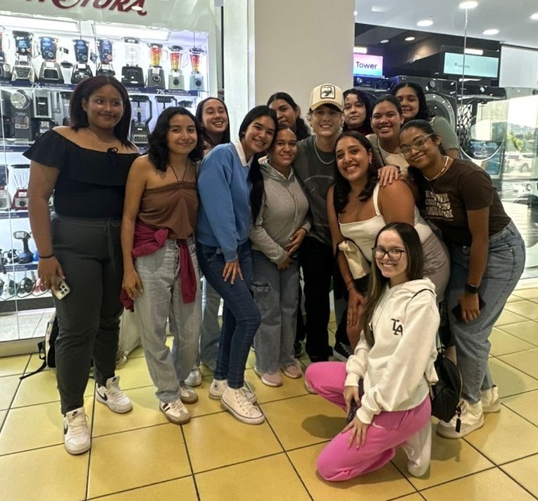 ChristopherV_PA's tweet photo. Apoyando a Chris desde Panamá 🇵🇦
Siguiendo sus pasos y siempre dándole buenas vibras a todo lo que se proponga.
Te amamos @christophervele

#INTEGRACIÓNVELERZ #ChristopherVelez @christophervele
@estrellitasde_C https://t.co/aOrtOxnBdw
