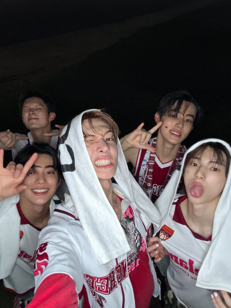cegilrikuu's tweet photo. ga pernah kepikiran bakal se jatuh cinta ini sama kpop gen 5 tapi cortis bener bener bikin gwe jatuh cinta parah setelah nct 

siapa disini tin nctcor juga? https://t.co/1LG977K4nr