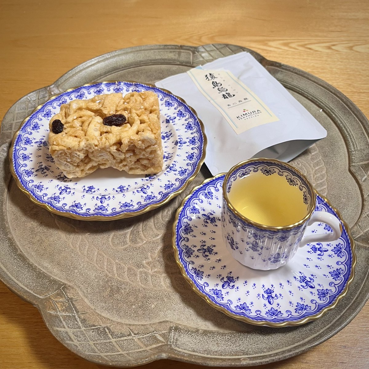 URARA_Cooking's tweet photo. 可愛いカプをお迎えしたので🥰🍵
Spode 
Fleur de lys blue

猿島烏龍(青心烏龍)
木村製茶工場

菓子は
台湾茶房-婉-さんの
手作り沙其馬
#和烏龍茶　#茶好連　#ほげ茶会 https://t.co/CB17Eg1ur5
