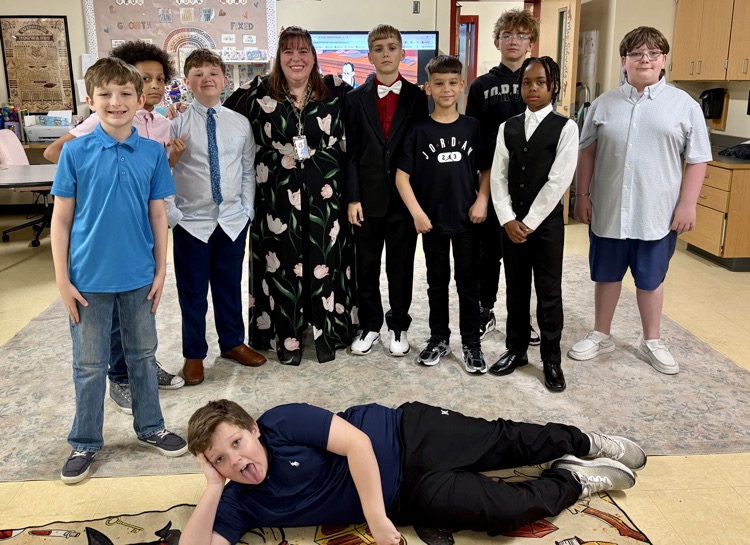 OESMustangs's tweet photo. Overdale 5th grade, signing out! 🐴💜#oesmustangs 
@oesmustangs https://t.co/Q7D6aMTxad
