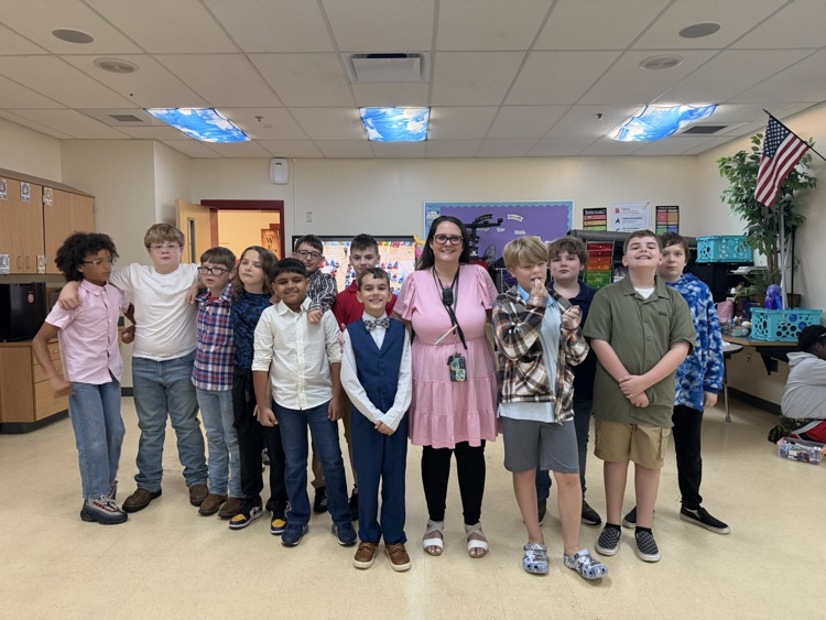OESMustangs's tweet photo. Overdale 5th grade, signing out! 🐴💜#oesmustangs 
@oesmustangs https://t.co/Q7D6aMTxad
