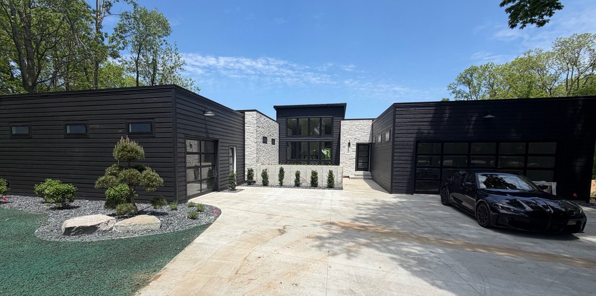 noah_scheid's tweet photo. @RoaringHammy Just finishing building this one, 6k sqft, high end finishes.  New materials, architectural and engineering options etc are on a whole different level than 10-20 years ago. https://t.co/eYR24nMnuL