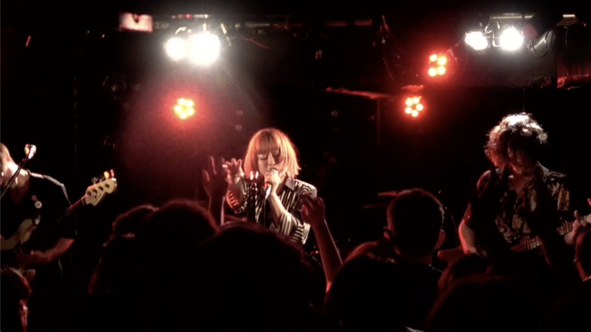 itourina's tweet photo. Lighter190Eワンマンライブ-GOOD NIGHT-
お近く、遠征、なんと海外からも！！ご来場＆生配信ありがとう！

これまでとこれからを見ている様な感覚で歌ってました

バンド活動休止前、みんなに会えて本当によかったし、みんなの顔を見ていたら今日の日までライターイチキューゼロイーをやってきて良かったって言える日になった。みんなのおかげです🌹

大切な皆とまたお会い出来ます様、今日からまたがんばっていこう。

おやすみ！Lighter190E🌕(@Lighter190Einfo )