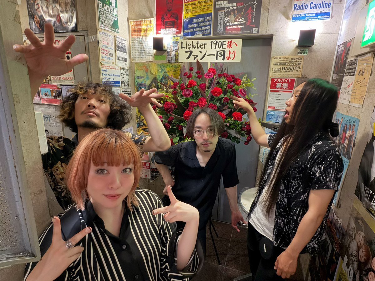 itourina's tweet photo. Lighter190Eワンマンライブ-GOOD NIGHT-
お近く、遠征、なんと海外からも！！ご来場＆生配信ありがとう！

これまでとこれからを見ている様な感覚で歌ってました

バンド活動休止前、みんなに会えて本当によかったし、みんなの顔を見ていたら今日の日までライターイチキューゼロイーをやってきて良かったって言える日になった。みんなのおかげです🌹

大切な皆とまたお会い出来ます様、今日からまたがんばっていこう。

おやすみ！Lighter190E🌕(@Lighter190Einfo )