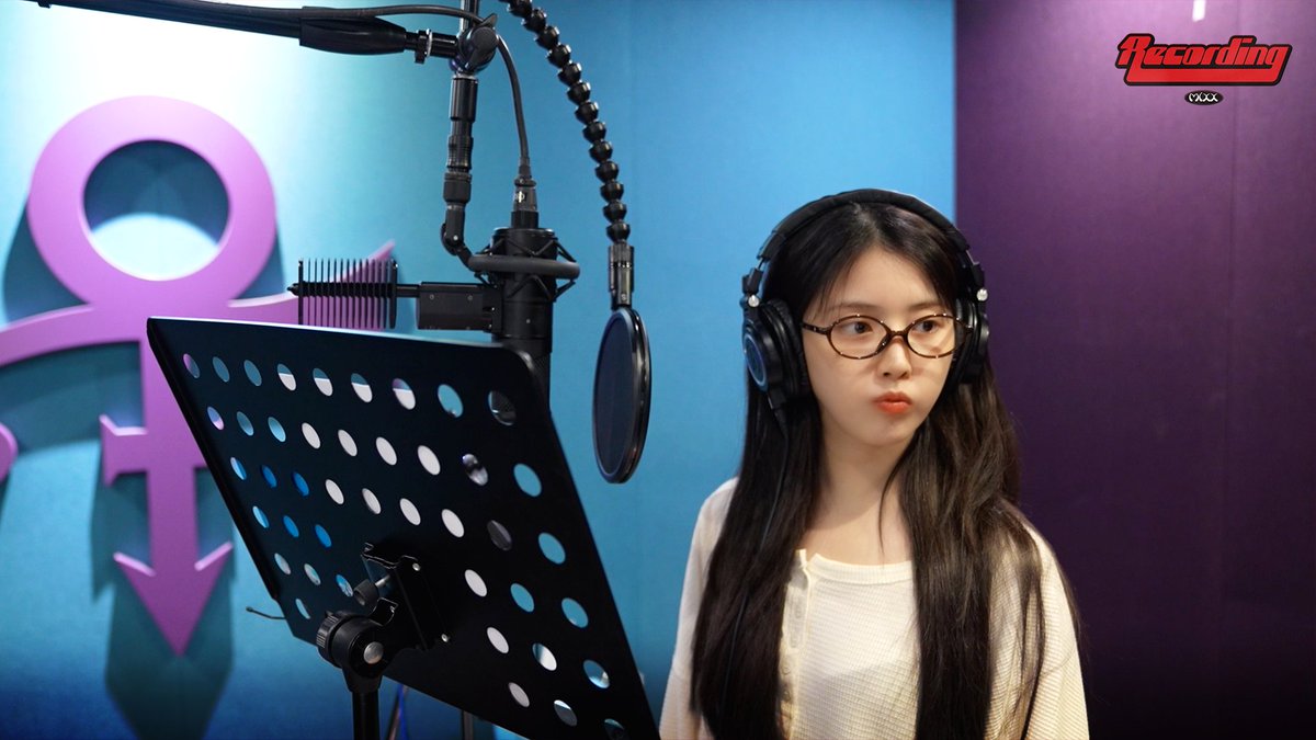NMIXX_official's tweet photo. [🎥] NMIXX(엔믹스) “Crescendo” Recording Behind | Recording MIXX

https://t.co/sbaZz7GEMy

#NMIXX #엔믹스
#HeavySerenade #NMIXX_HeavySerenade
#Crescendo #NMIXX_Crescendo https://t.co/2kC5lbsOSu