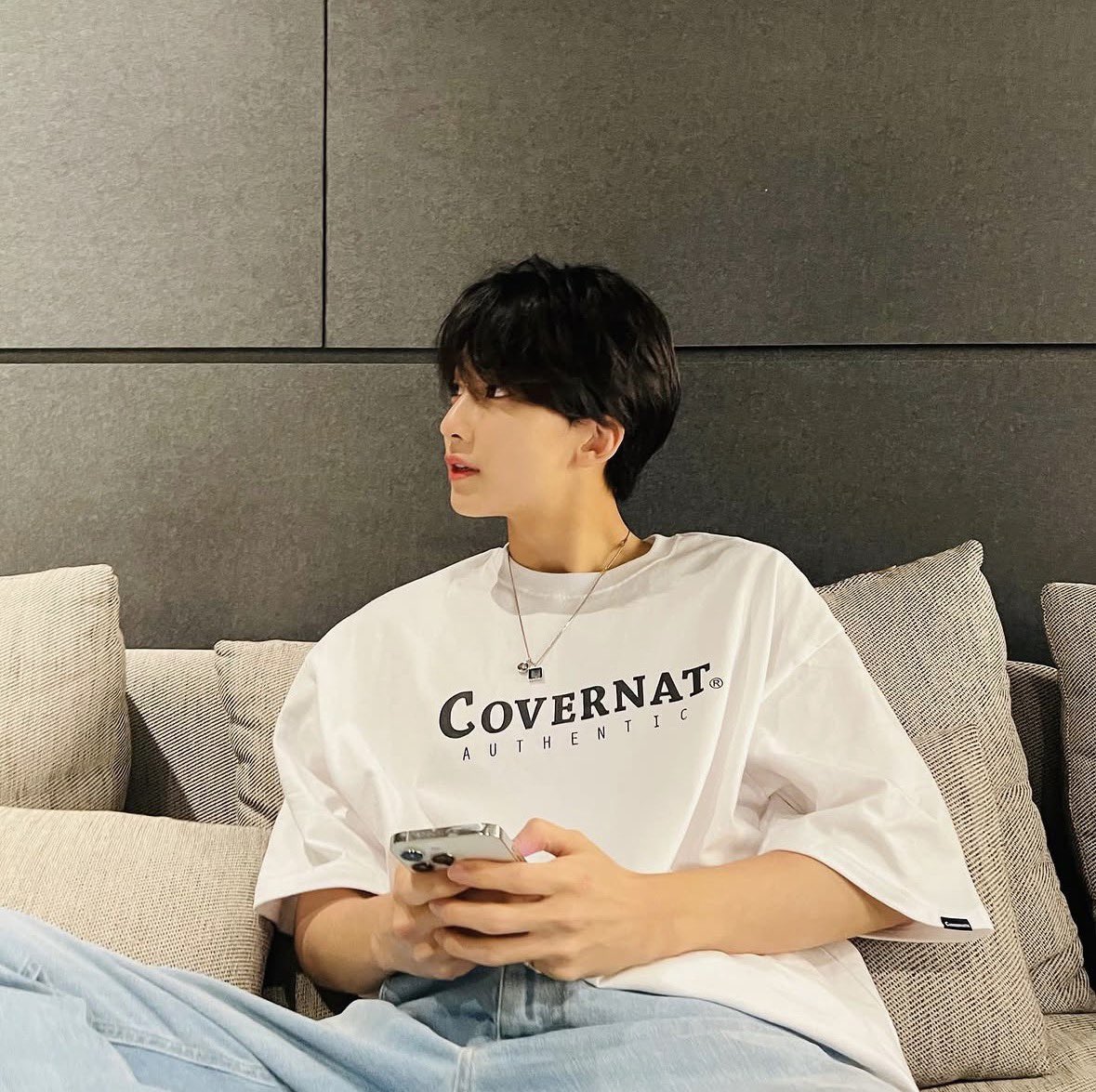 yoon____1004_'s tweet photo. #아이고야_30일_카운트다운

D-27

圧倒的に黒髪なのですが、ピンク髪ジョンハンさんも否めないのです
ほんとーに全部ビジュが良いです🤦🏻‍♀️🪽🪽 https://t.co/HPVpQeNb2m