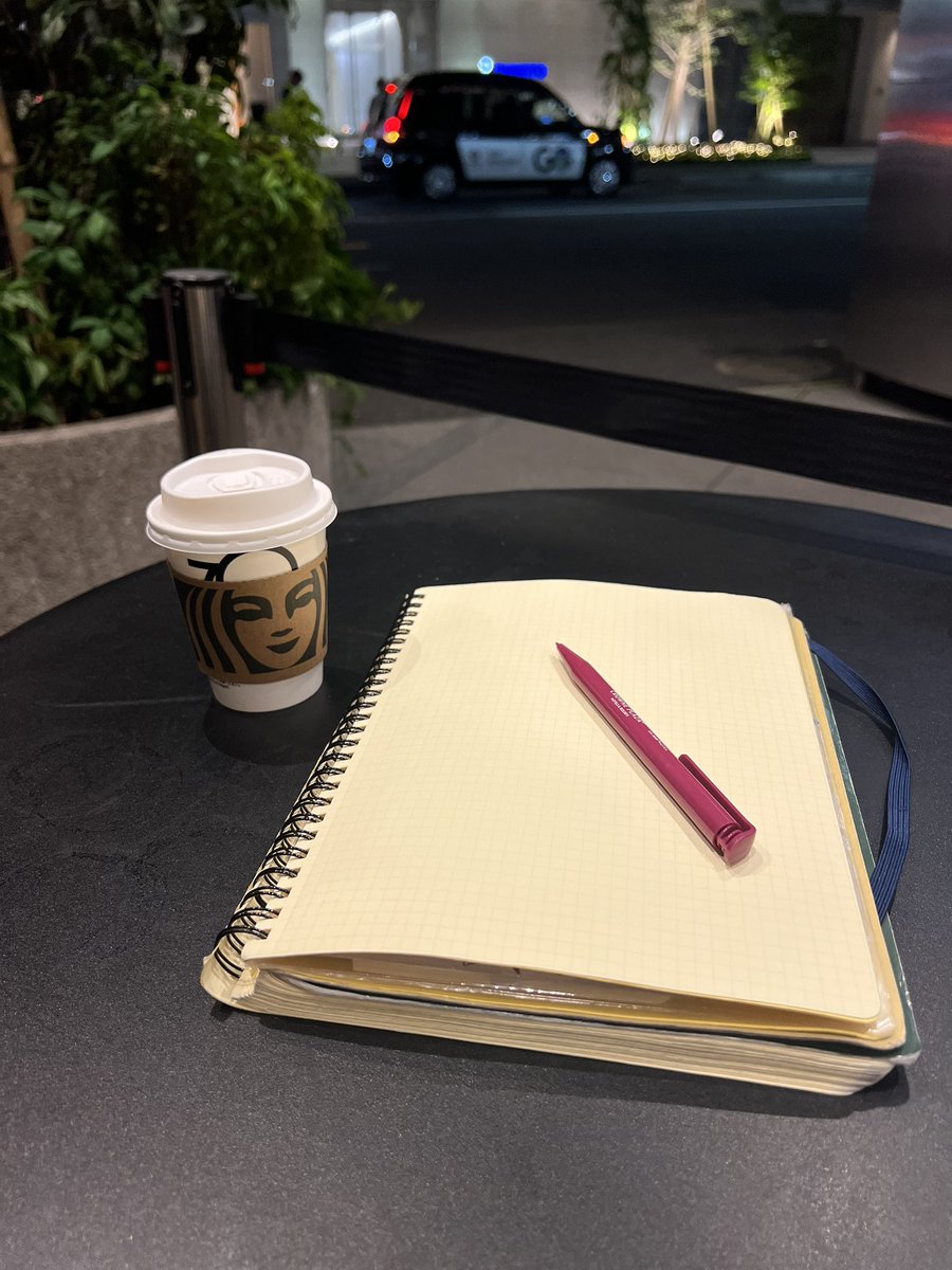 Rico_scientist's tweet photo. Now's the most pleasant season for enjoying favorite tea latte outside💕
夜のテラスカフェが気持ちいい時期だ〜とても幸せな1人カフェタイム☕️(最近またスタバカに戻ってしまった笑

青山はいろんな想い出がある街で、インスピレーションもおりてきます🎼

#青山通り #表参道 #曲作り #songwriter https://t.co/1m7x4cANW7