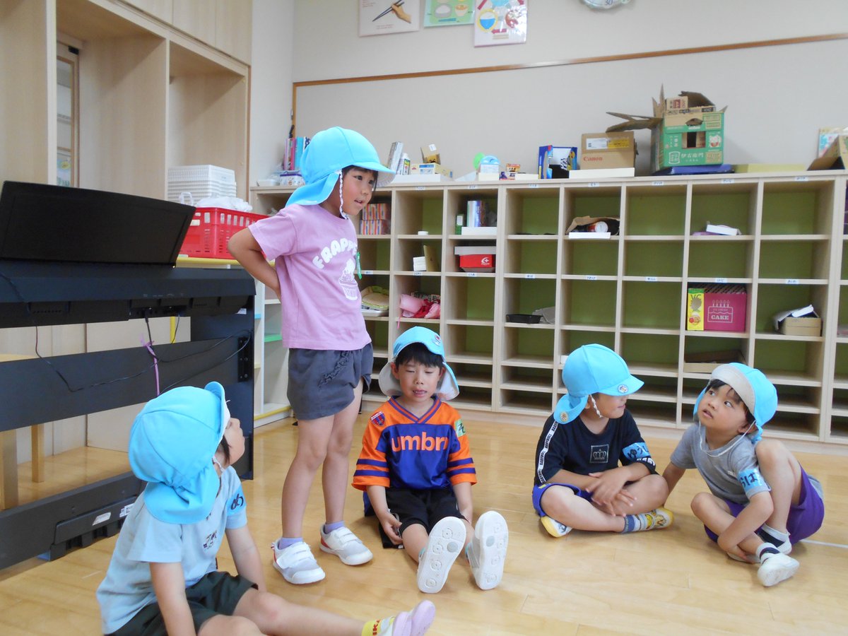 nantocity's tweet photo. 📸「かがやきさん！こんにちは」
(福光南部あおぞら保育園)

３、４、５歳児９名が、バスに乗って福光東部かがやき保育園へ。
園内を探検した後、５歳児はサッカー教室、４歳児はイスとりゲーム、３歳児はリトミックで同年齢の友だちと交流しました⚽️✨
これからもっと仲良しになるぞ～！😆🤝🏻

#南砺市 https://t.co/sluCmauZKh