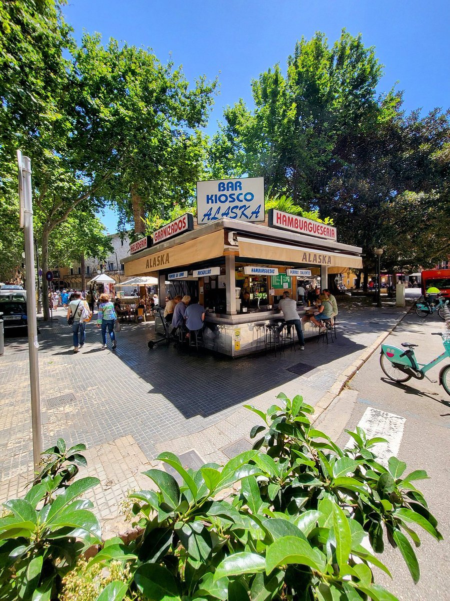 sp_ARqTec's tweet photo. Buenas noticias el Bar Kiosco Alaska se mantiene en la inminente reforma de la Plaza del Mercat en Palma https://t.co/BJOjHEFHzx