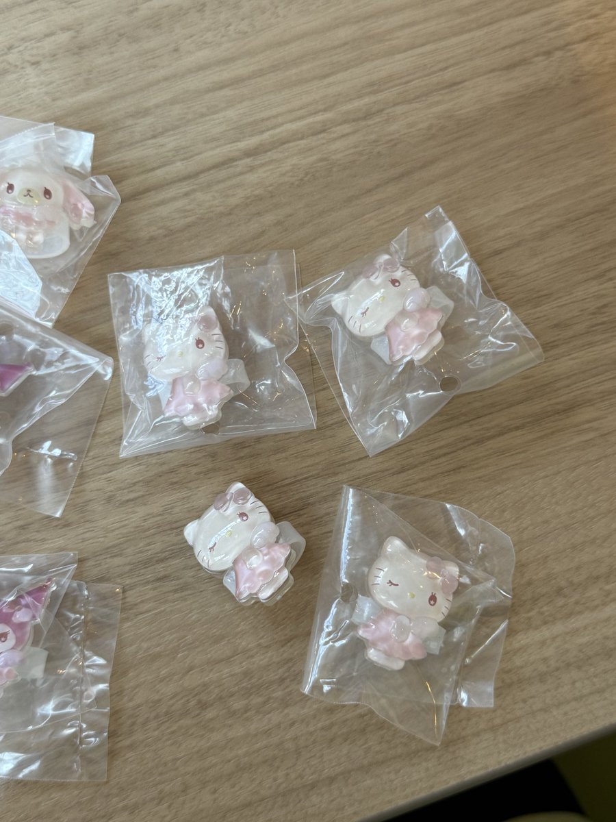 ticket_____22's tweet photo. @2529H 初めまして。
ボンドロキティ、デコバンドキティ、キティめじるし（チャーミー以外すべて）所持しております。
ヨッシーの水色と黄色と交換希望です！ https://t.co/oIRvRWtzmD