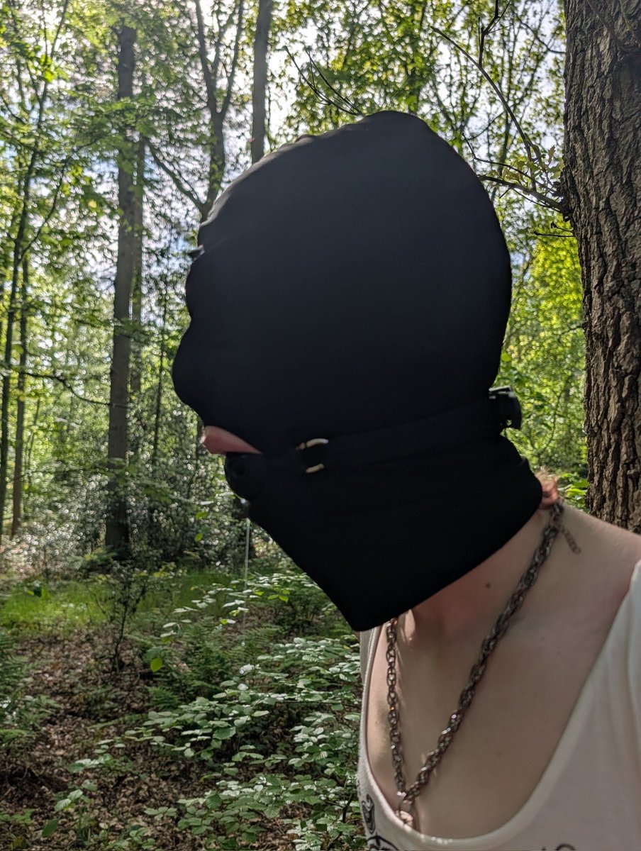 lockedtied's tweet photo. You don't need words to disturb the peaceful woodland noises... @shything28 enjoying a little still time. https://t.co/5BB1eJiFnN