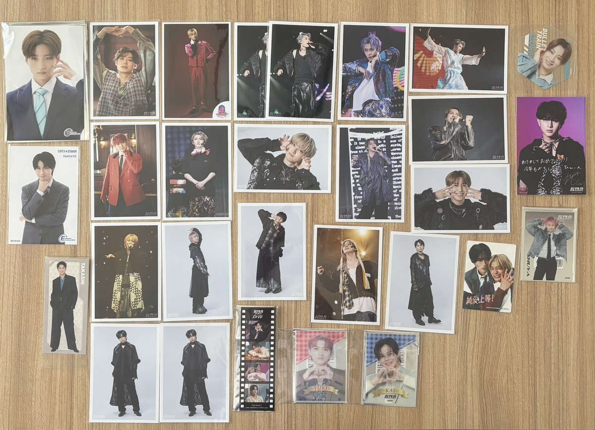 aaaaaaaaason's tweet photo. 超特急  生写真 トレカ 交換

譲
画像の物
超特急以外は買取🉑
フレークシールは交換優先

求
マサヒロ 
キラリ生写真はツリー参照

複数まとめてだと助かります。
郵送、5/31特典会6部前後、6/11ESCORT、11/25ドーム公演での交換可能
 #超特急交換 #EBiDAN交換  #超特急 https://t.co/4iXpnL3EAm