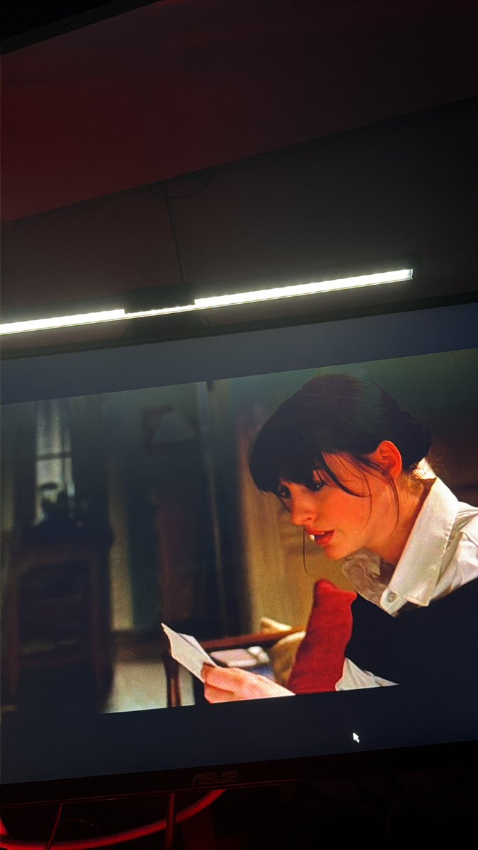 CLEARSBP's tweet photo. @AnneHathabae👑
#thedevilwearsprada https://t.co/eILrv6hCTs