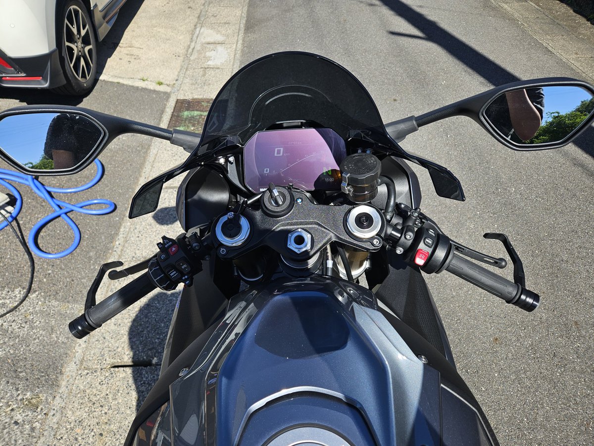 2EZ_Rea's tweet photo. S1000RR！
M1000Rからハーレーに浮気したけど結局BMWに戻ってきたー
新車だからまずは慣らしから楽しみます🙂

#S1000RR #BMWMOTORRAD https://t.co/nVMj563yvz