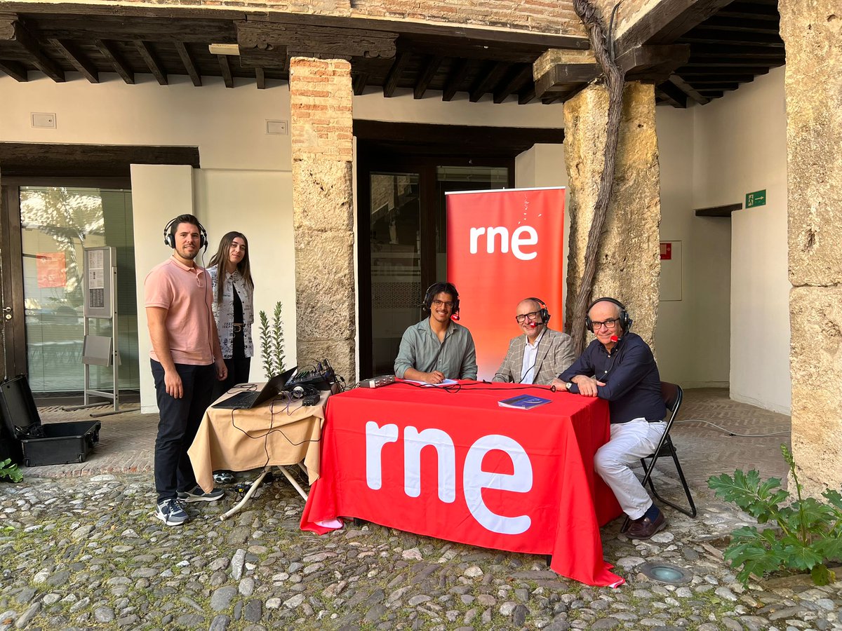 PaoloCh_'s tweet photo. Desde el Corral del Carbón conversamos en breve con Paolo Pinamonti @FestivalGranada y Rodrigo Ruiz-Jiménez @alhambracultura sobre el reto de unir patrimonio #Alhambra y música en el Festival de Granada 75

📻 8:45 h @radio5_rne @RTVEAndalucia
▶️ https://t.co/PWwZ5dwSbA👉#Granada https://t.co/wTvrWXMdEP