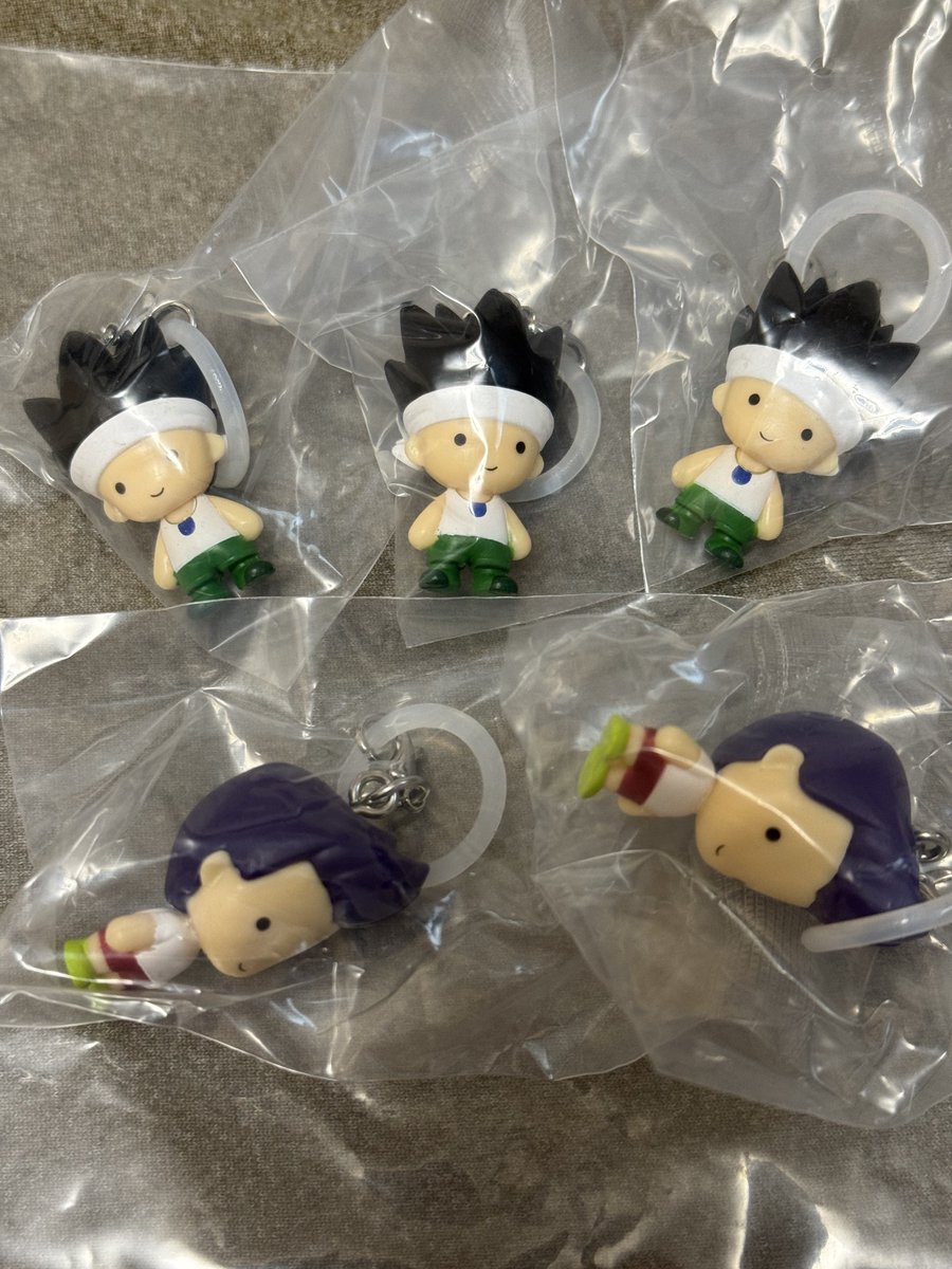 isfpdj's tweet photo. ハンターハンター　HUNTER×HUNTER めじるしアクセサリー　G.I.編

譲　ゴン レイザー

求　引用元3枚目または同種キルア、ヒソカ
　　定価＋送料(ゴン＋レイザーのみ)

郵送にて交換
比率違い可能 https://t.co/gI4xVnyLeC