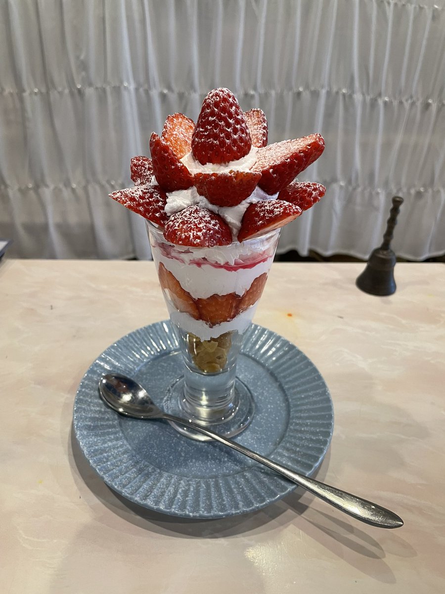 butayaro44's tweet photo. ラストエスカフェ🍽️
下手なコンカフェ嬢より話が面白いたけをさんとチャージ料なしでゆっくり話せる最高の場が終わりを迎えてしまった…
でも最後に会えてよかった！
今日も安定の美味しさでご馳走様でした🙏
これから食べられなくなると思うとほんと悲しい😭
少し早いですけど4年間⁇お疲れ様でした！ https://t.co/aKEfL4qpTD