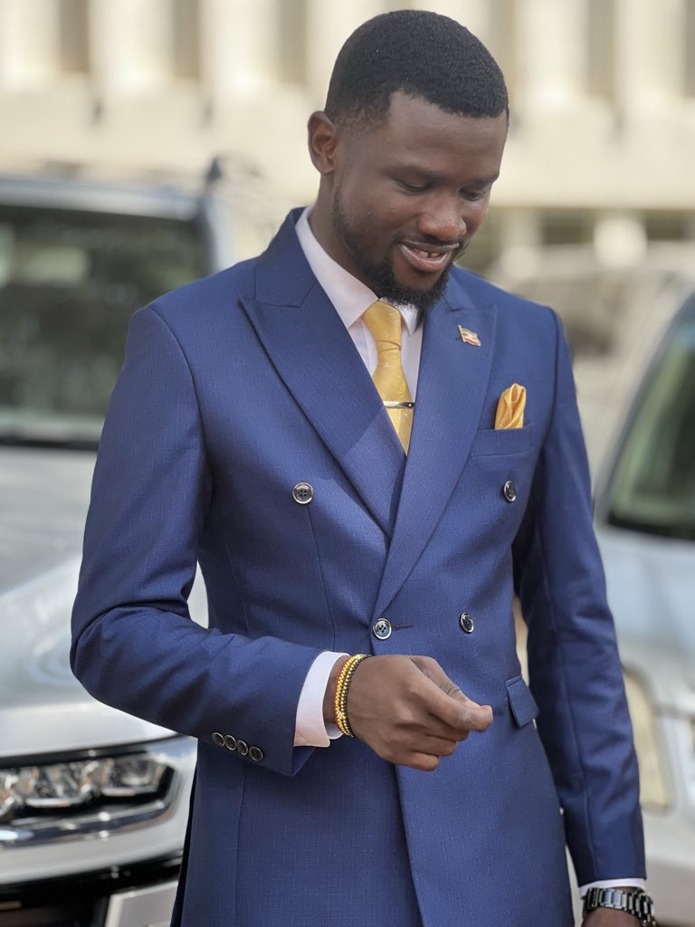 raymondoblanx's tweet photo. CONGRATULATIONS 🎊 🎉 
Having been sworn-in  as District Male Youth Councillor for Tororo District, We commit to strengthening the young people’s voice on the floor on issues of Empowerment, service delivery &amp;governance. @OfwonoOpondo @ObothOboth @MakGuild @TororoYouths https://t.co/yAKbodEScJ
