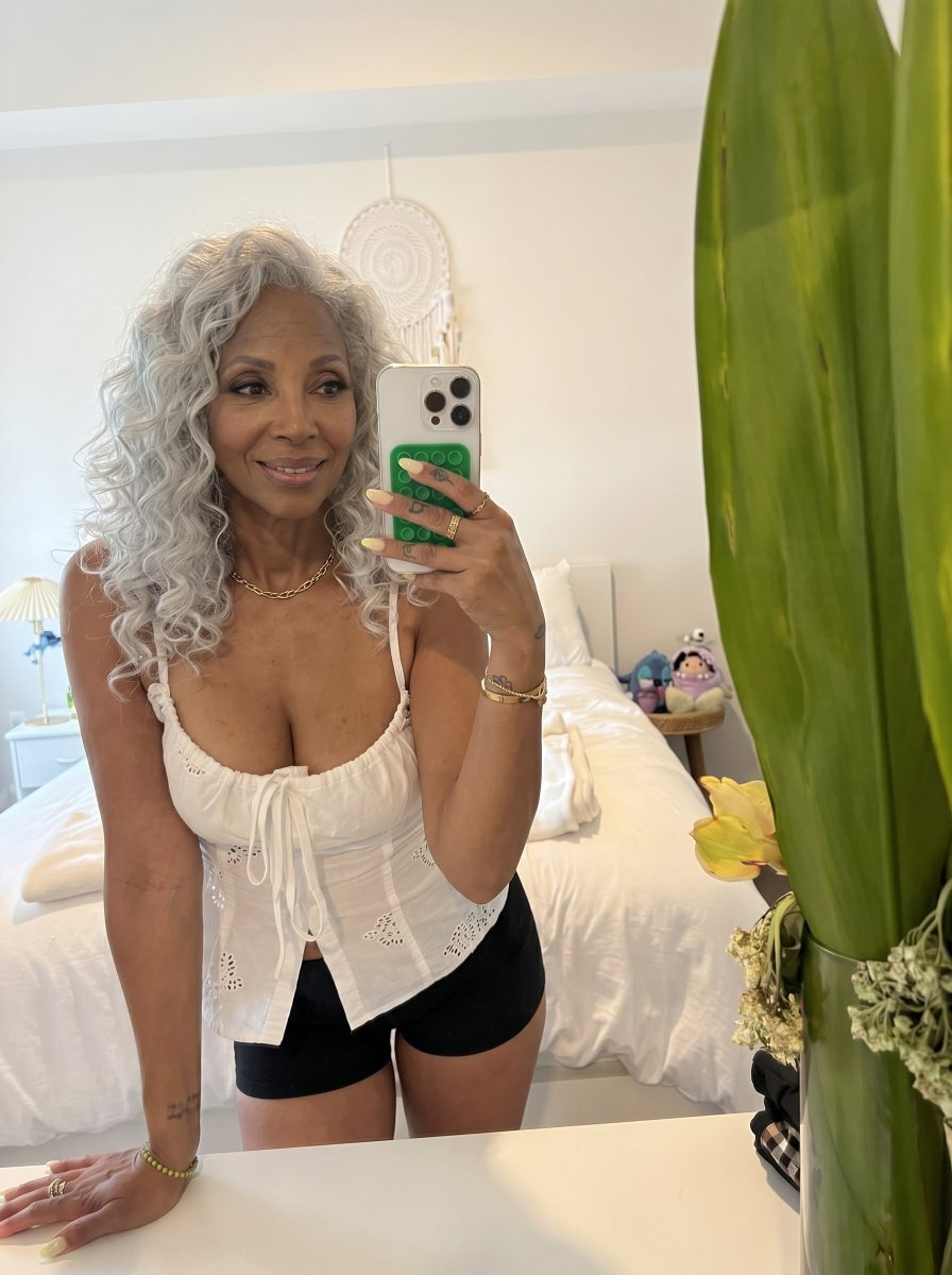 hotwifegloria tweet media