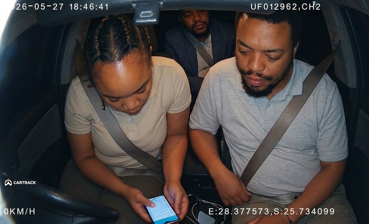 Nwayitel0's tweet photo. Let's find this scumbag. https://t.co/umcmd7WNS9